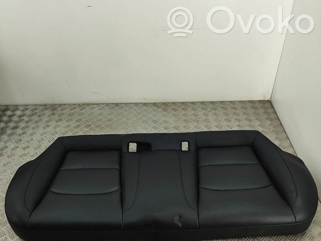 Tesla Model 3 Takaistuin 