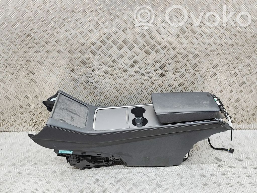 Tesla Model Y Consola central 