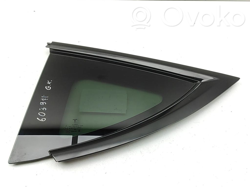 Tesla Model Y Rear side window 
