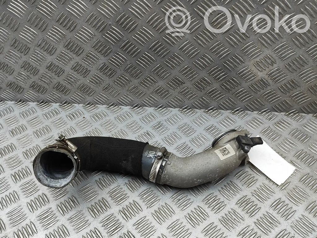 Audi RS6 C8 Tube d'admission de tuyau de refroidisseur intermédiaire 
