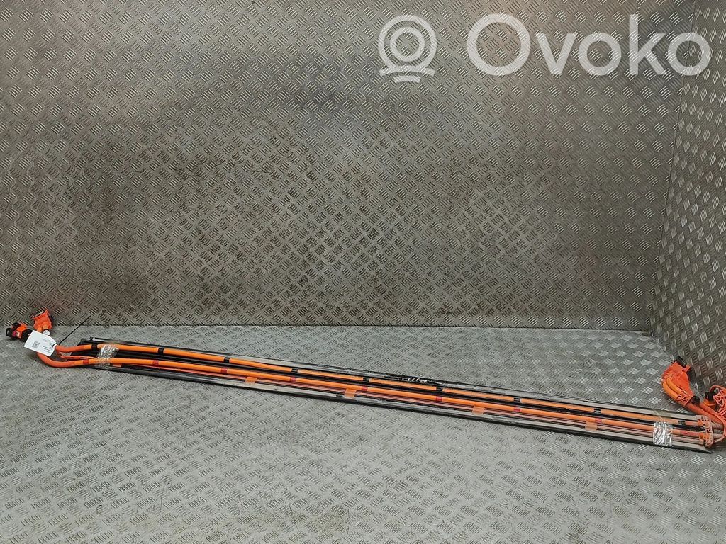 Tesla Model Y Juniper Muu johtosarja 