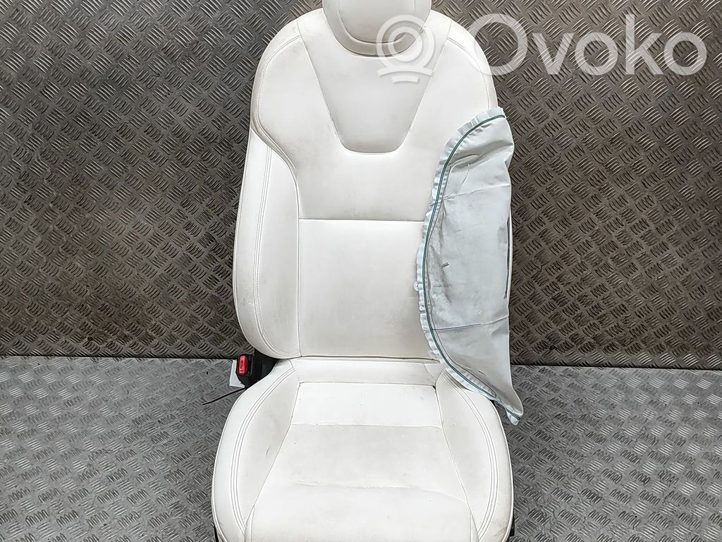 Tesla Model X Kuljettajan istuin 