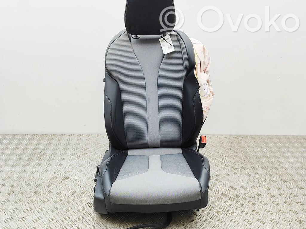 Skoda Enyaq iV Etumatkustajan istuin 