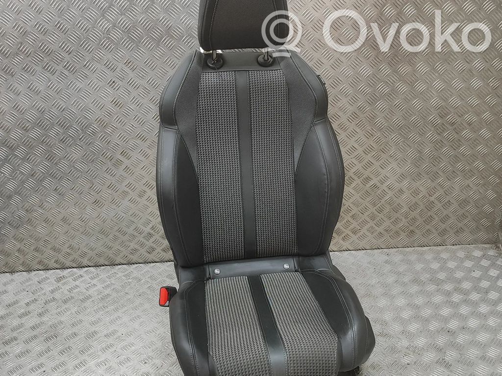 Peugeot 2008 II Kuljettajan istuin 