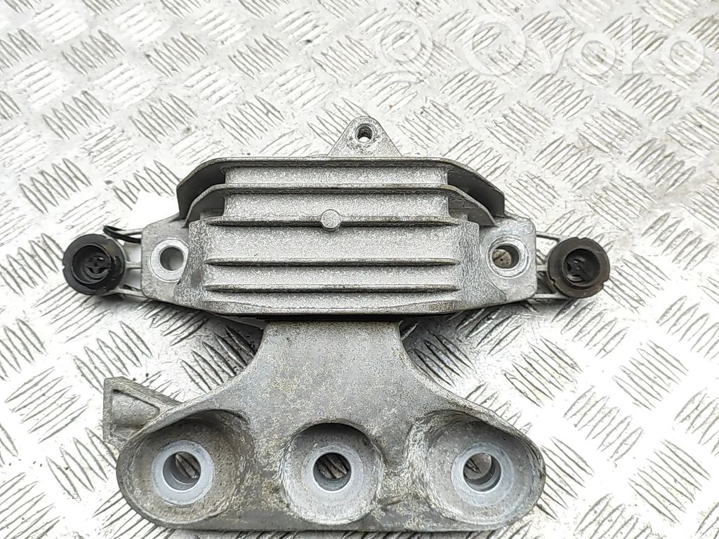 Opel Insignia B Engine mount bracket 