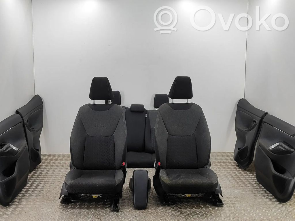 Toyota Yaris Cross Set interni 