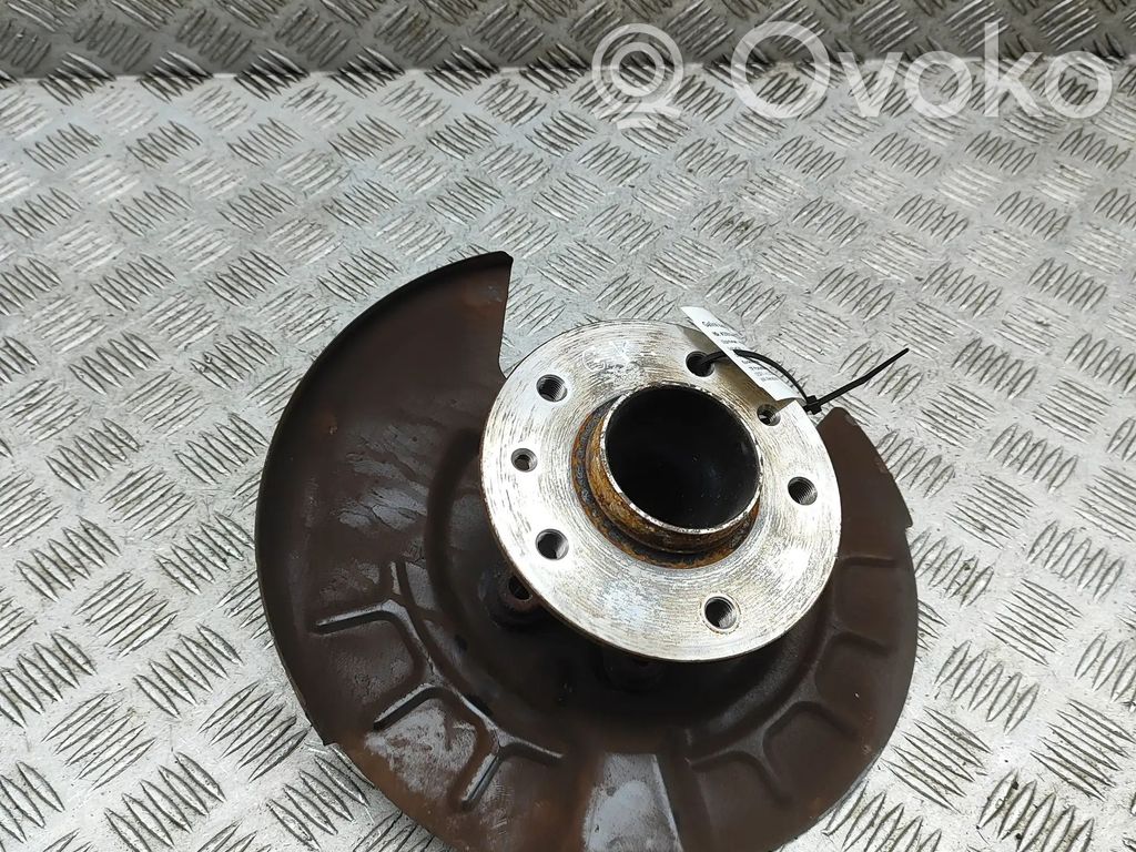 Nissan Qashqai J12 Cubo de rueda trasera 