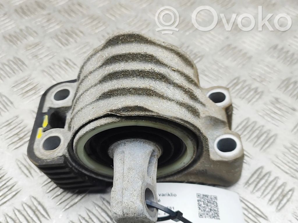 Engine mount bracket   8742123
