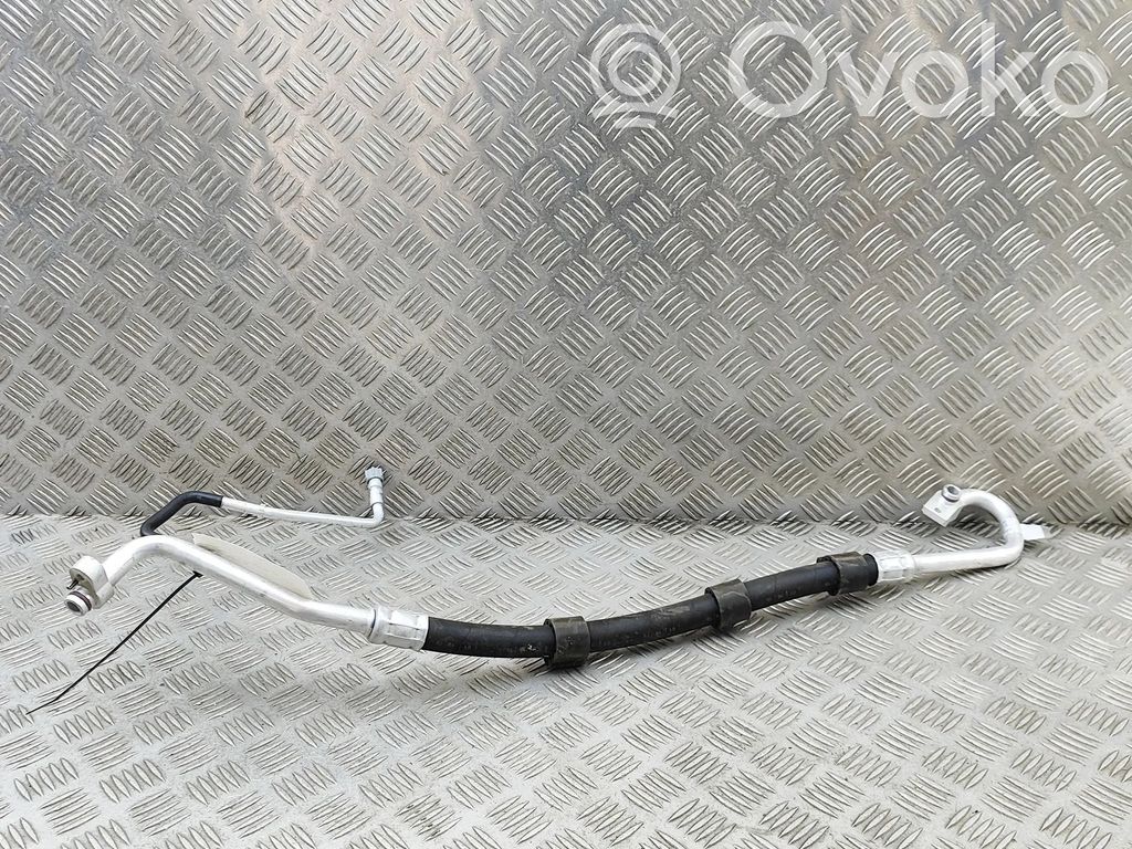 Ilmastointilaitteen putki (A/C)   4M2816740