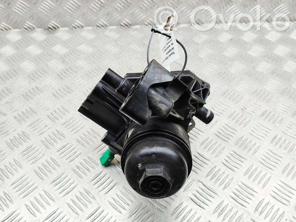 Volkswagen Golf VII Oil filter cover 