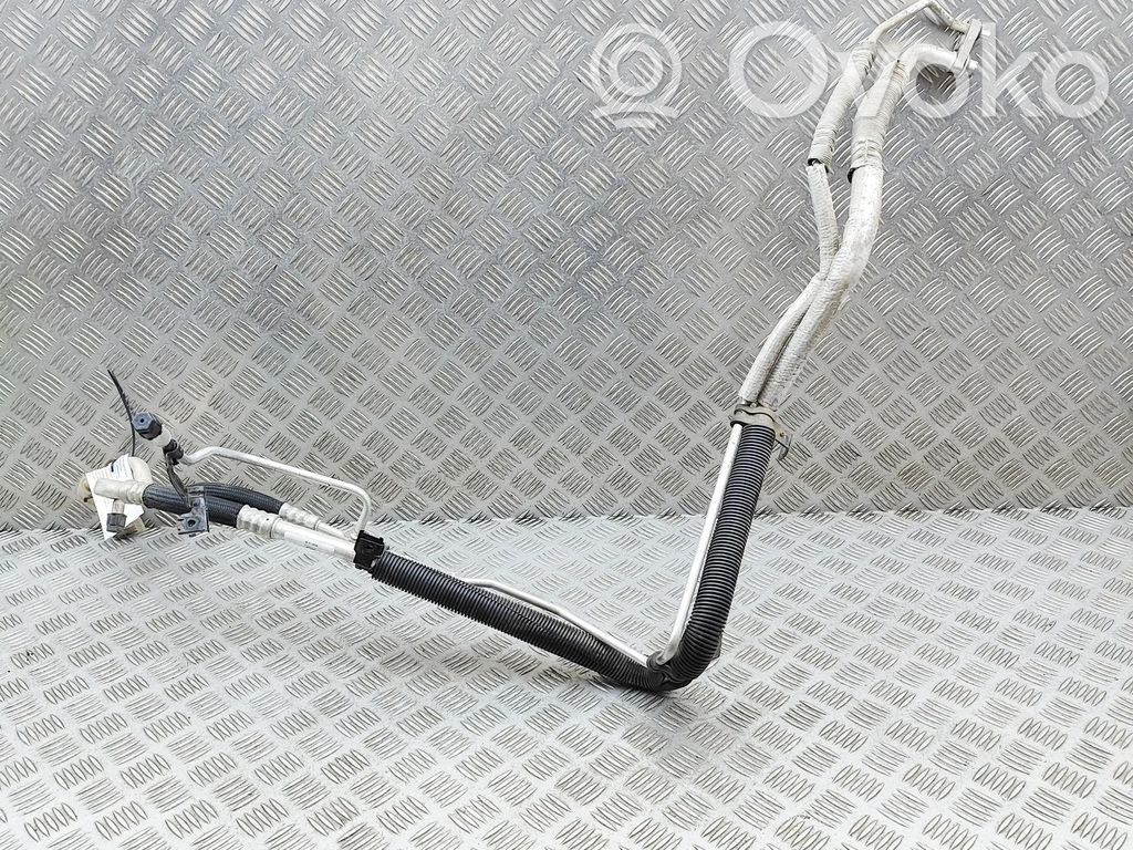 Ilmastointilaitteen putki (A/C)   KK2119A834CC