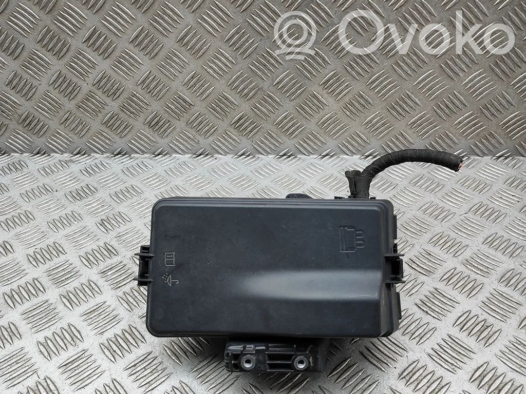 Skoda Enyaq iV Juego de caja de fusibles 