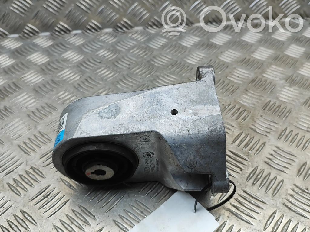 Soporte de montaje del motor   218E0DS100