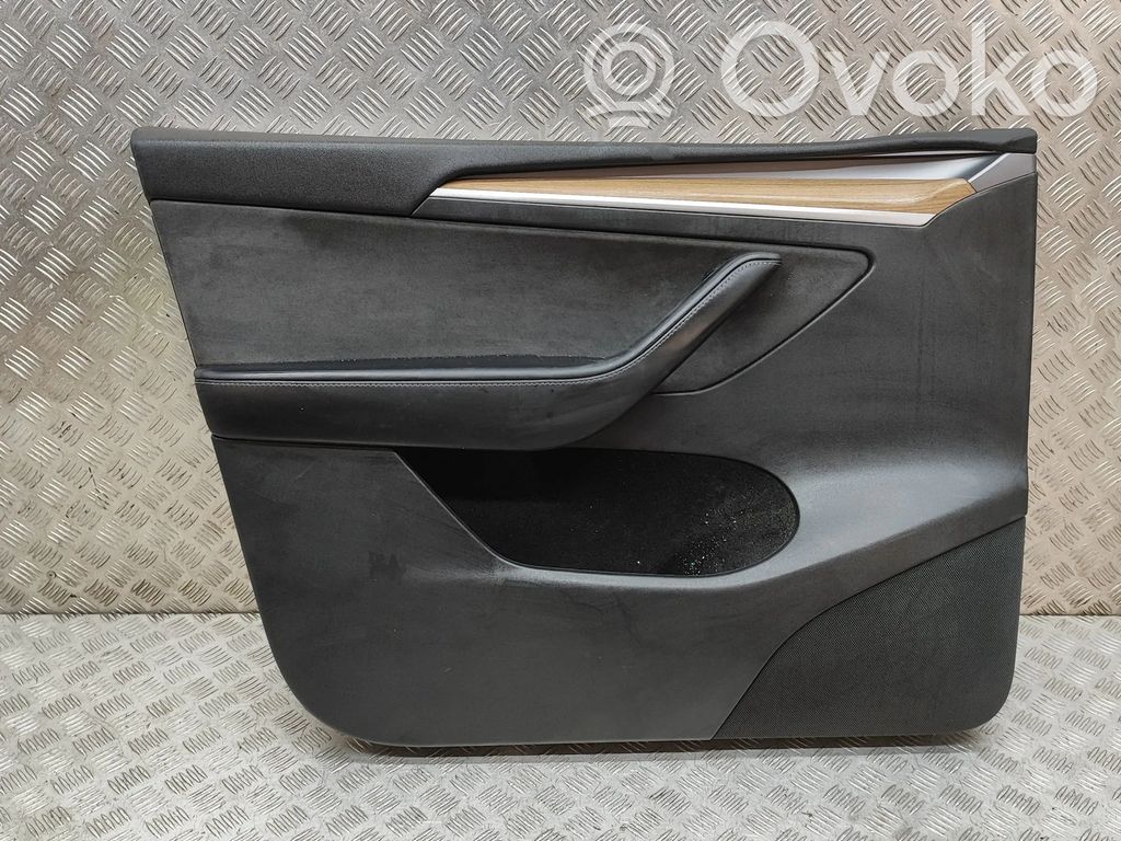 Tesla Model Y Etuoven verhoilu 