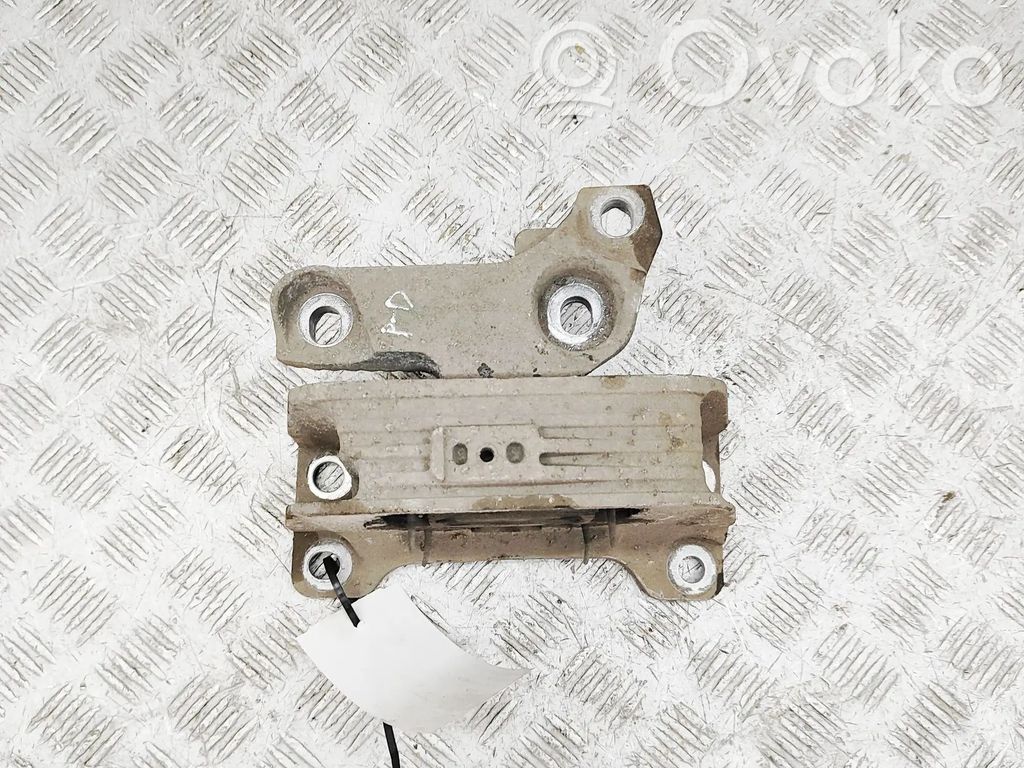 Nissan NV400 Suport tampon motor 