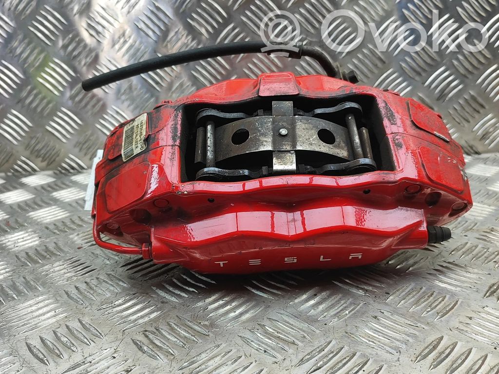 Tesla Model S Передний суппорт 