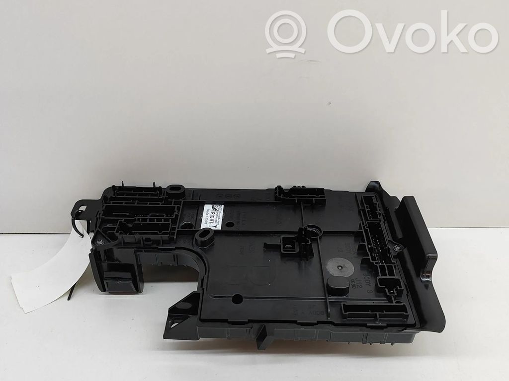 Tesla Model Y Modulo di controllo del corpo centrale