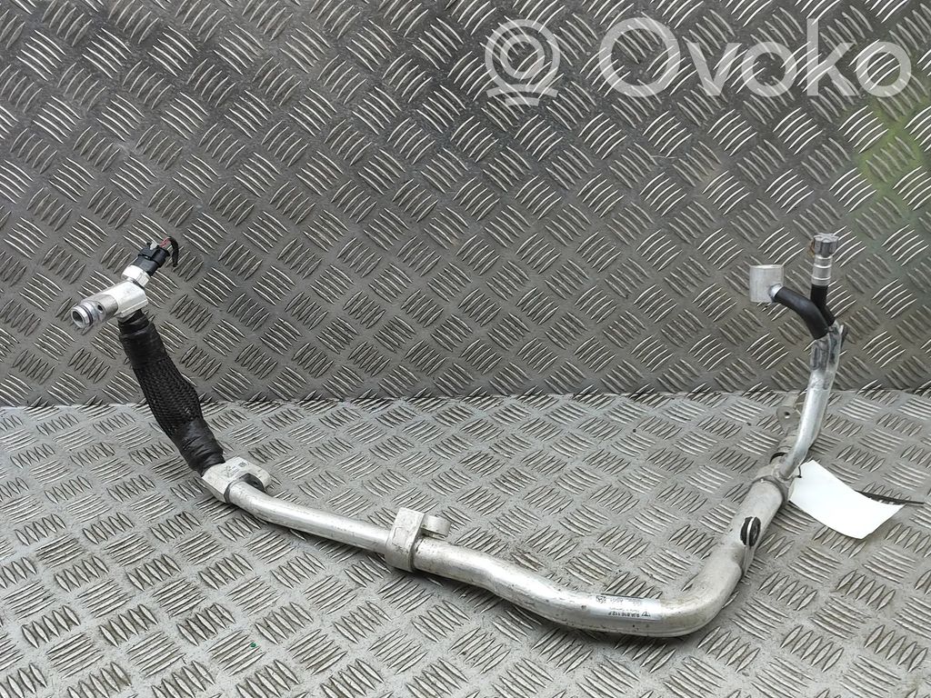 Porsche Taycan 9J1 Tuyau de climatisation