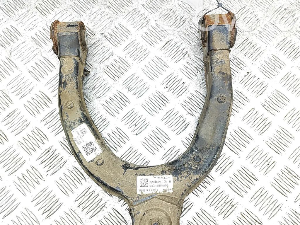 Tesla Model 3 Basculă inferioară față 