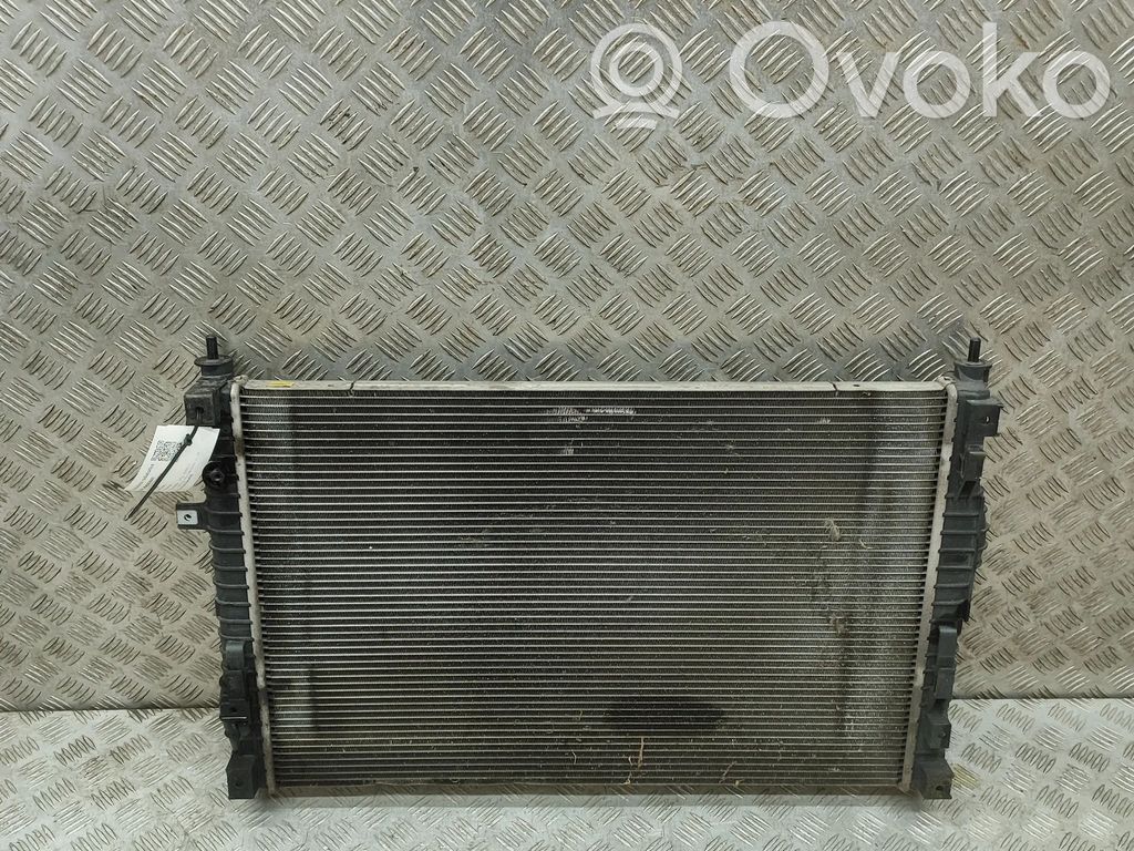 Opel Vivaro Radiatore di raffreddamento