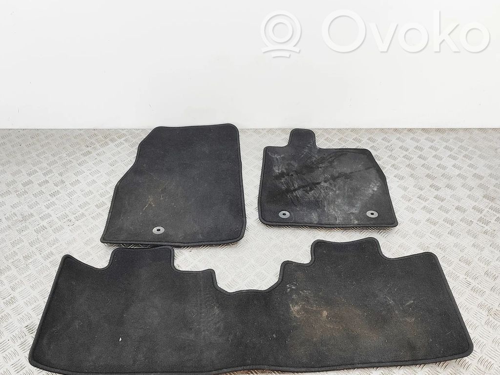 Kit tapis de sol auto   LJ8BR13087BBW,LJ8BR13086BAW,LJ8BR130B40BCW