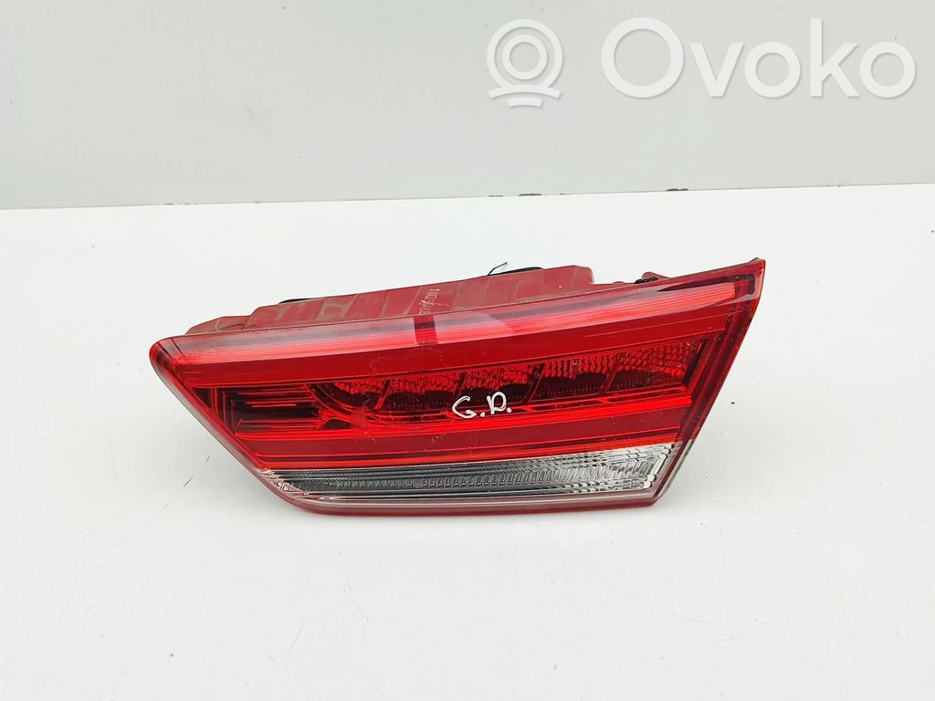 Lampy tylnej klapy bagażnika   92404D4250