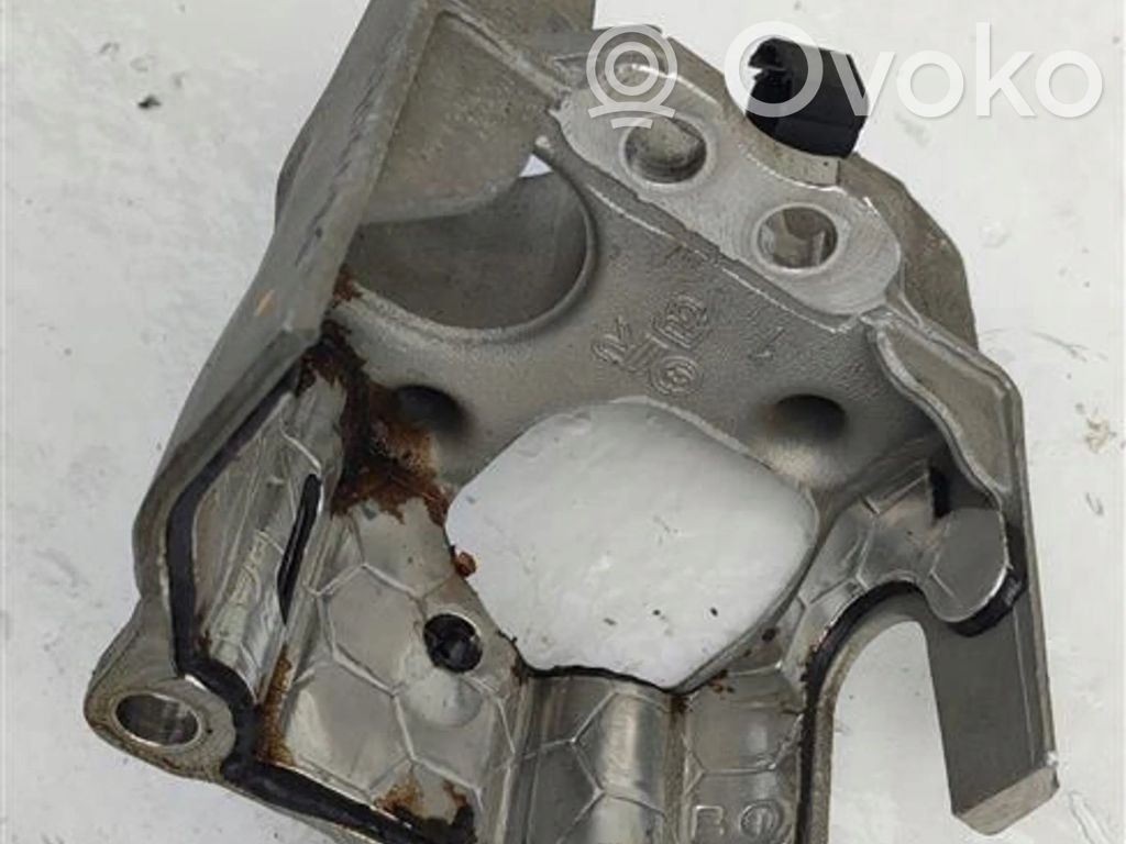 Engine mounting bracket   60706086,2309116
