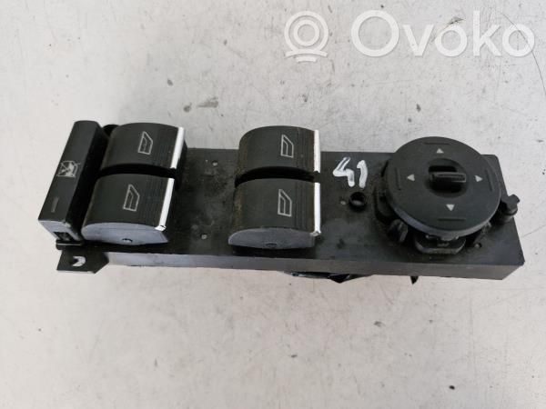 Multifunctional control switch/knob   8M5T14A132AA