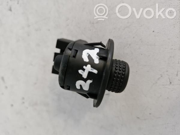 Multifunctional control switch/knob   8200002442B