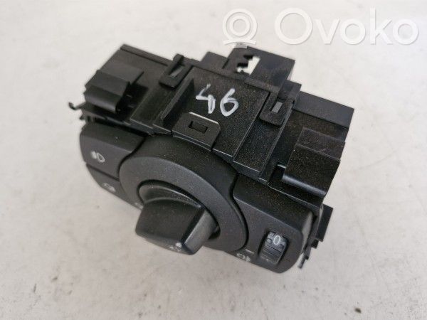 Multifunctional control switch/knob   6932794