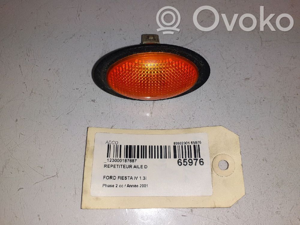Front fender indicator light   4074391,4074391