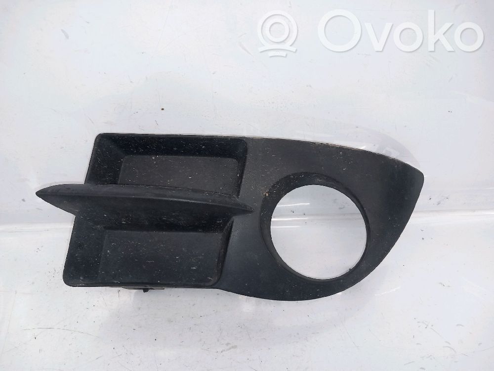Renault Clio III Grotelės apatinės (trijų dalių) 