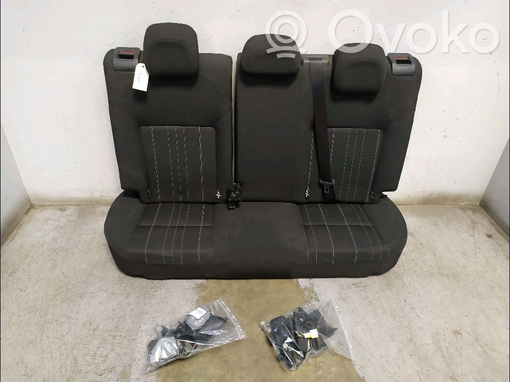 Second row seats   16072563ZD,16072563ZD