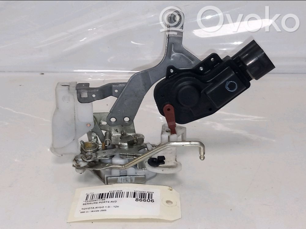 Toyota Aygo AB10 Serratura portiera anteriore