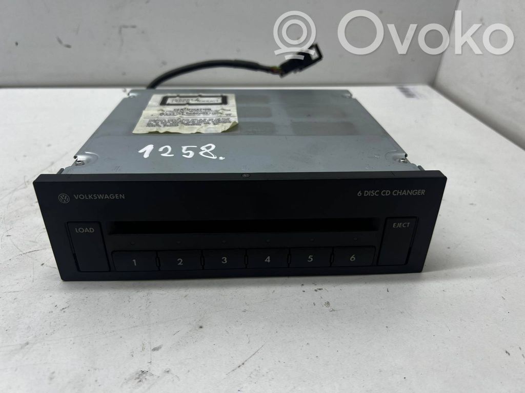 Volkswagen PASSAT B6 Zmieniarka płyt CD/DVD 