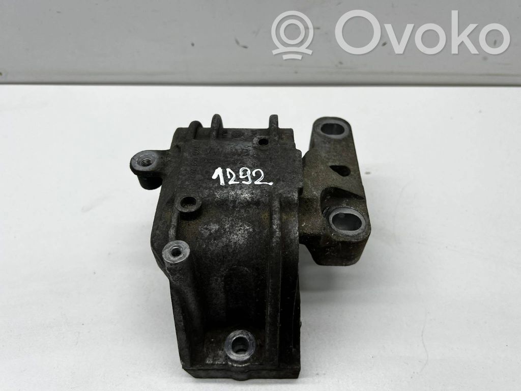 Volkswagen PASSAT B6 Engine mount bracket 