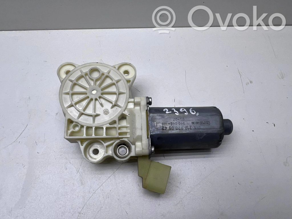 Mercedes-Benz CLS C219 Front door window regulator motor 