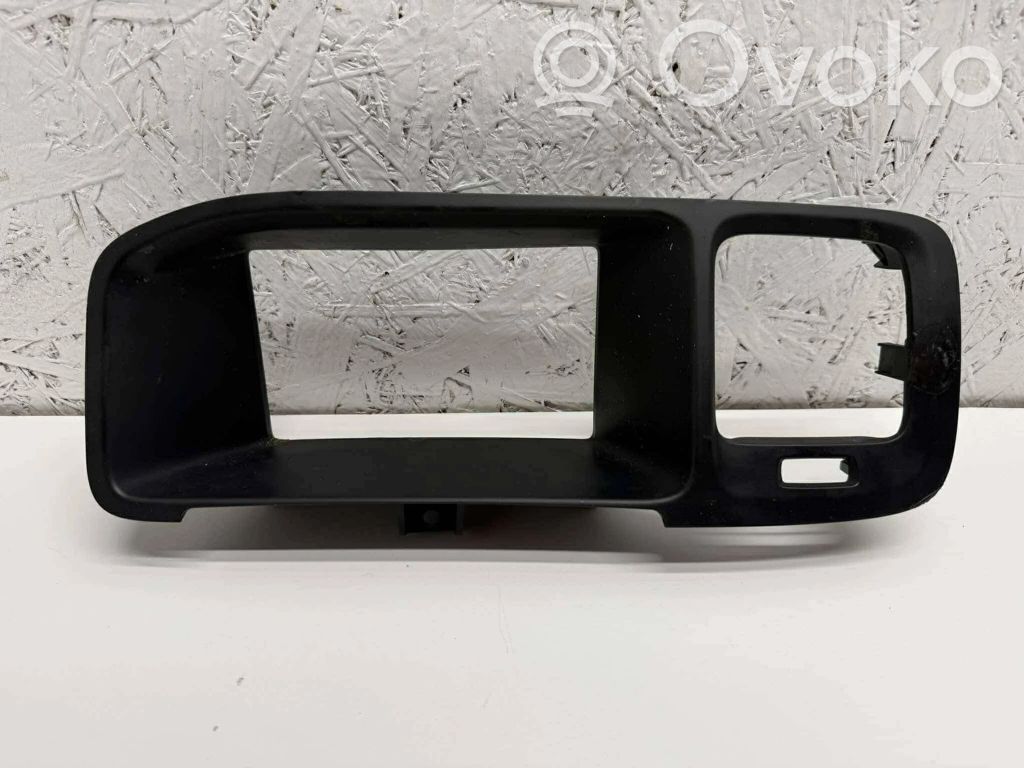 Volvo S60 Centrinės oro grotelės 