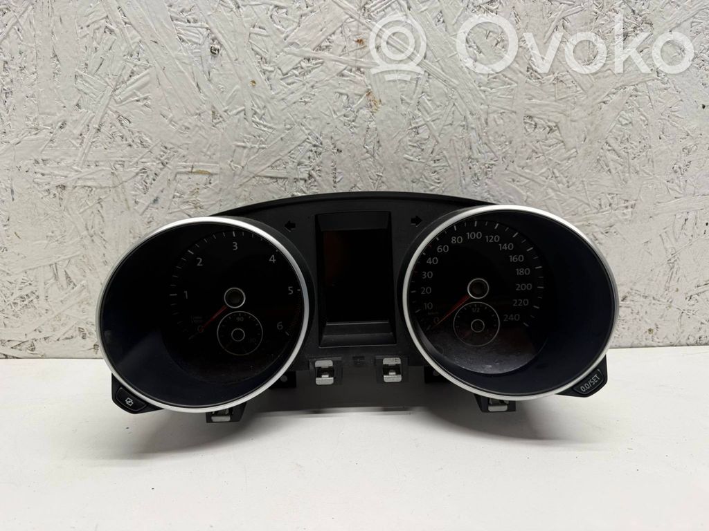 Volkswagen Golf VI Speedometer (instrument cluster) 
