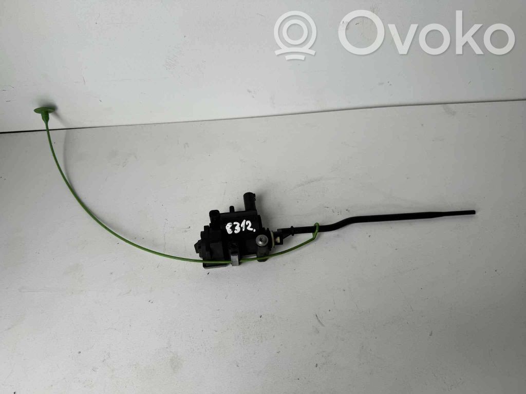 BMW 3 E90 E91 Fuel tank cap lock 