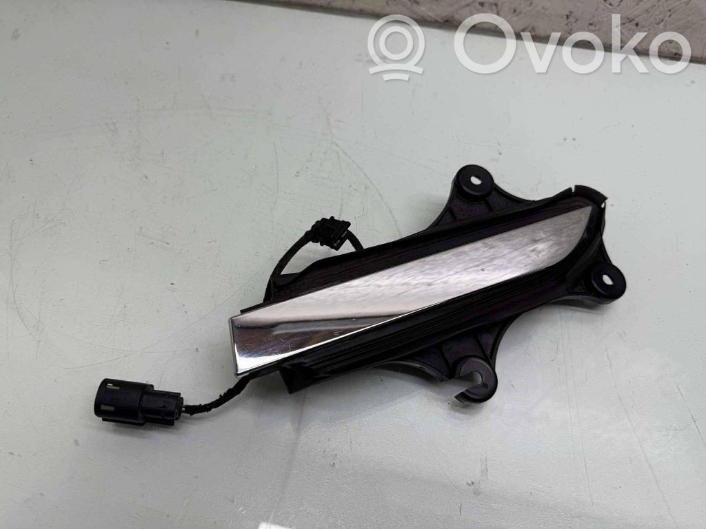 Tesla Model X Manecilla externa puerta delantera 