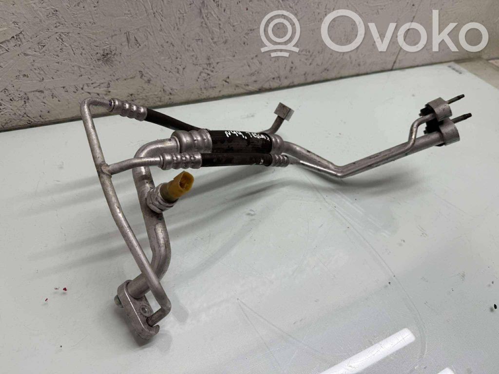 Tesla Model X Ilmastointilaitteen putki (A/C) 