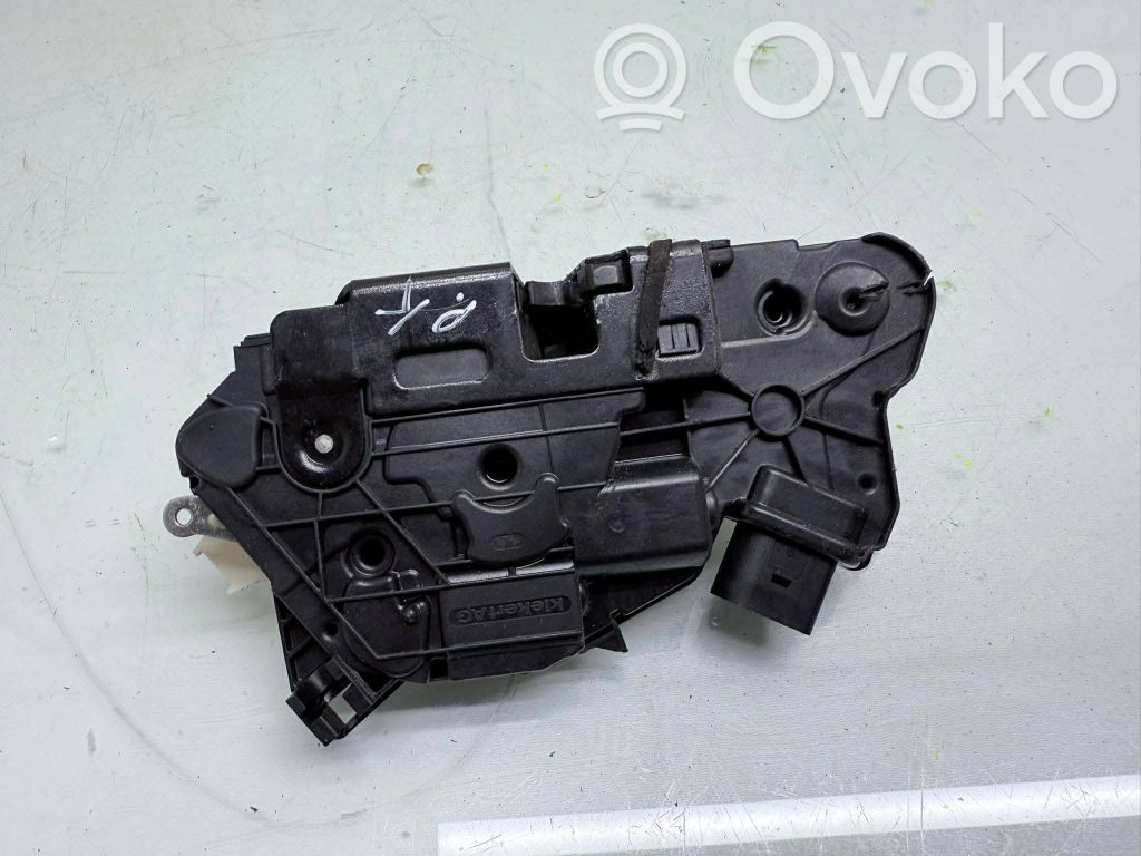 Volkswagen Tiguan Priekšpusē slēdzene 