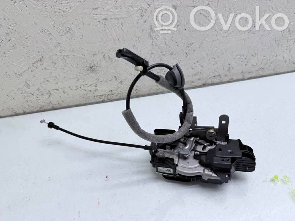 Volvo V40 Priekšpusē slēdzene 