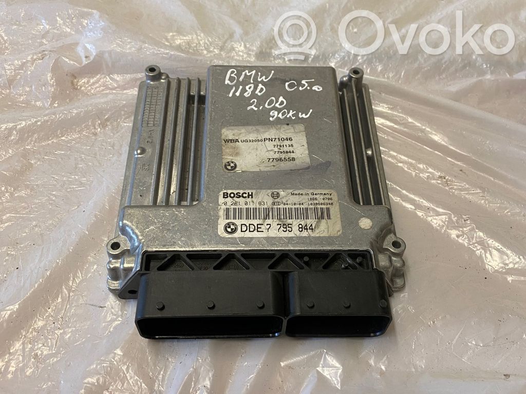 BMW 1 E81 E87 Variklio valdymo blokas 
