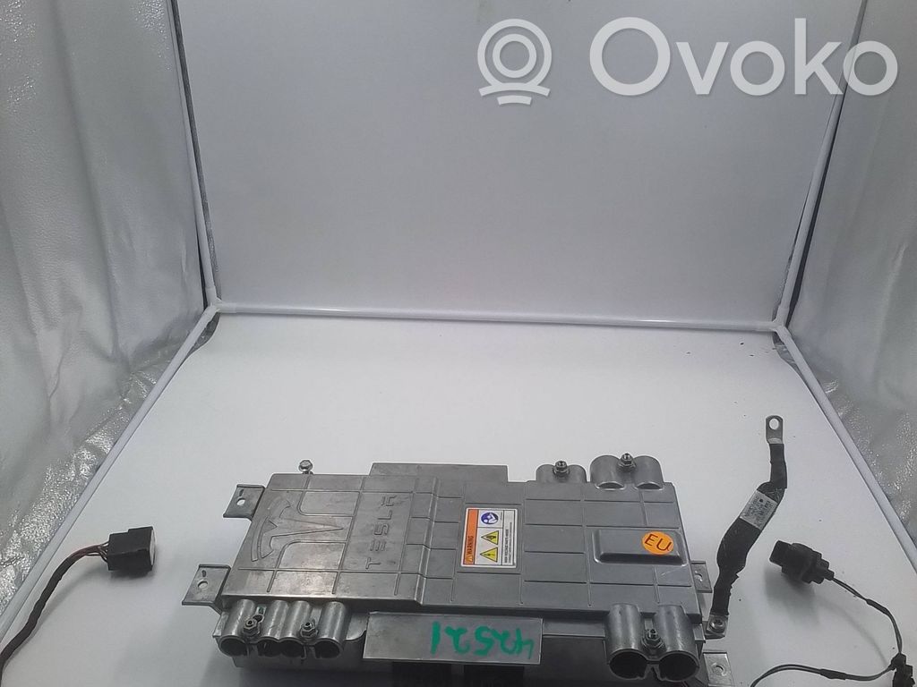 Inversor/convertidor de voltaje   102115400E,T13E0000049