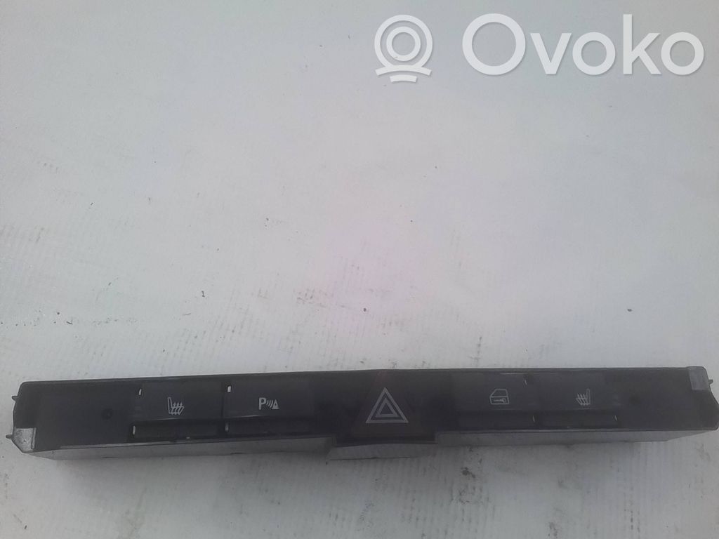 Opel Zafira B Hätävilkkujen kytkin 