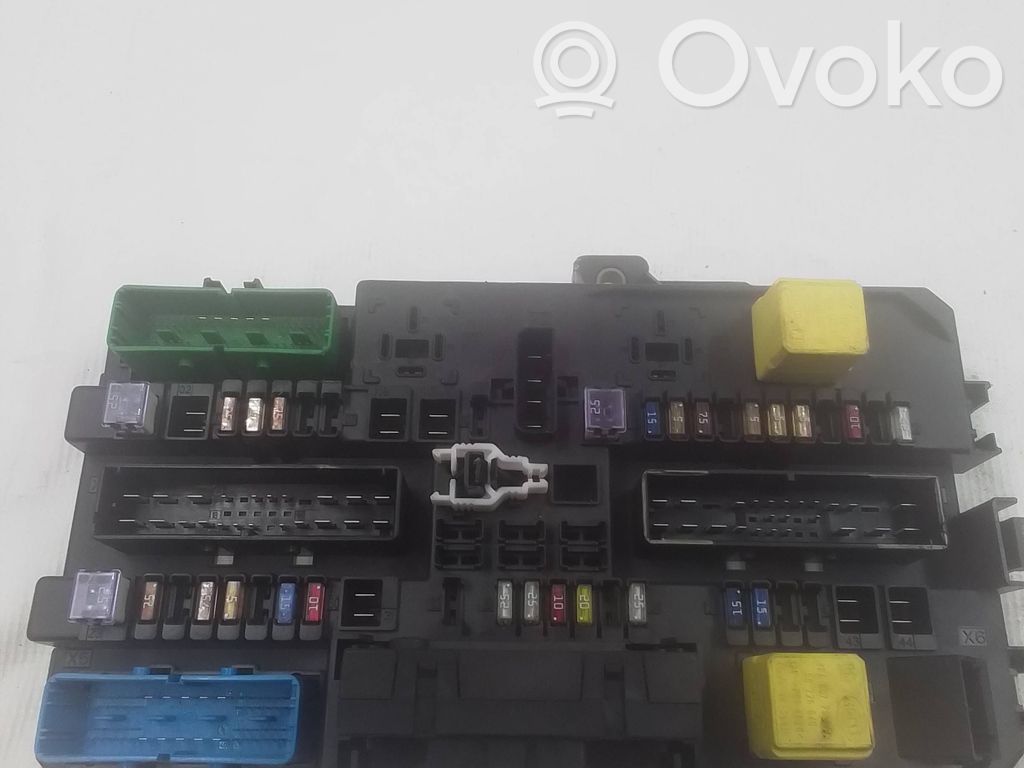 Opel Astra H Módulo de fusible 