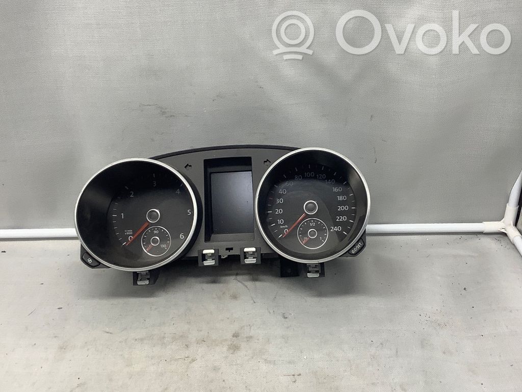 Volkswagen Golf VI Speedometer (instrument cluster) 