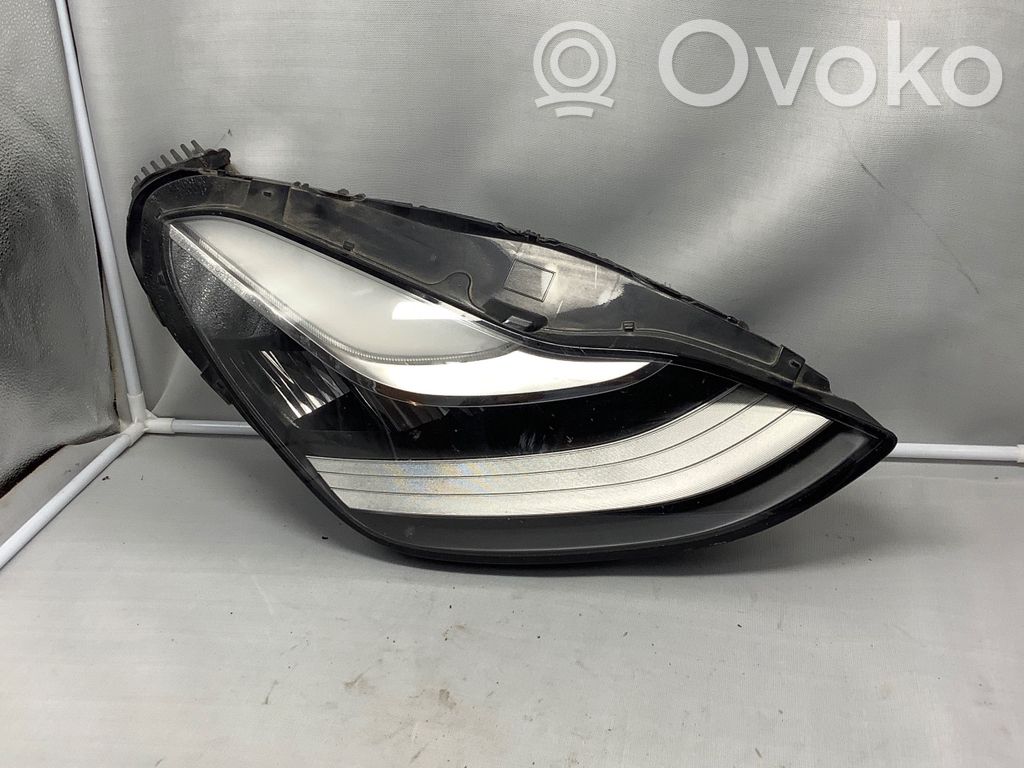 Tesla Model 3 Etu-/Ajovalo 